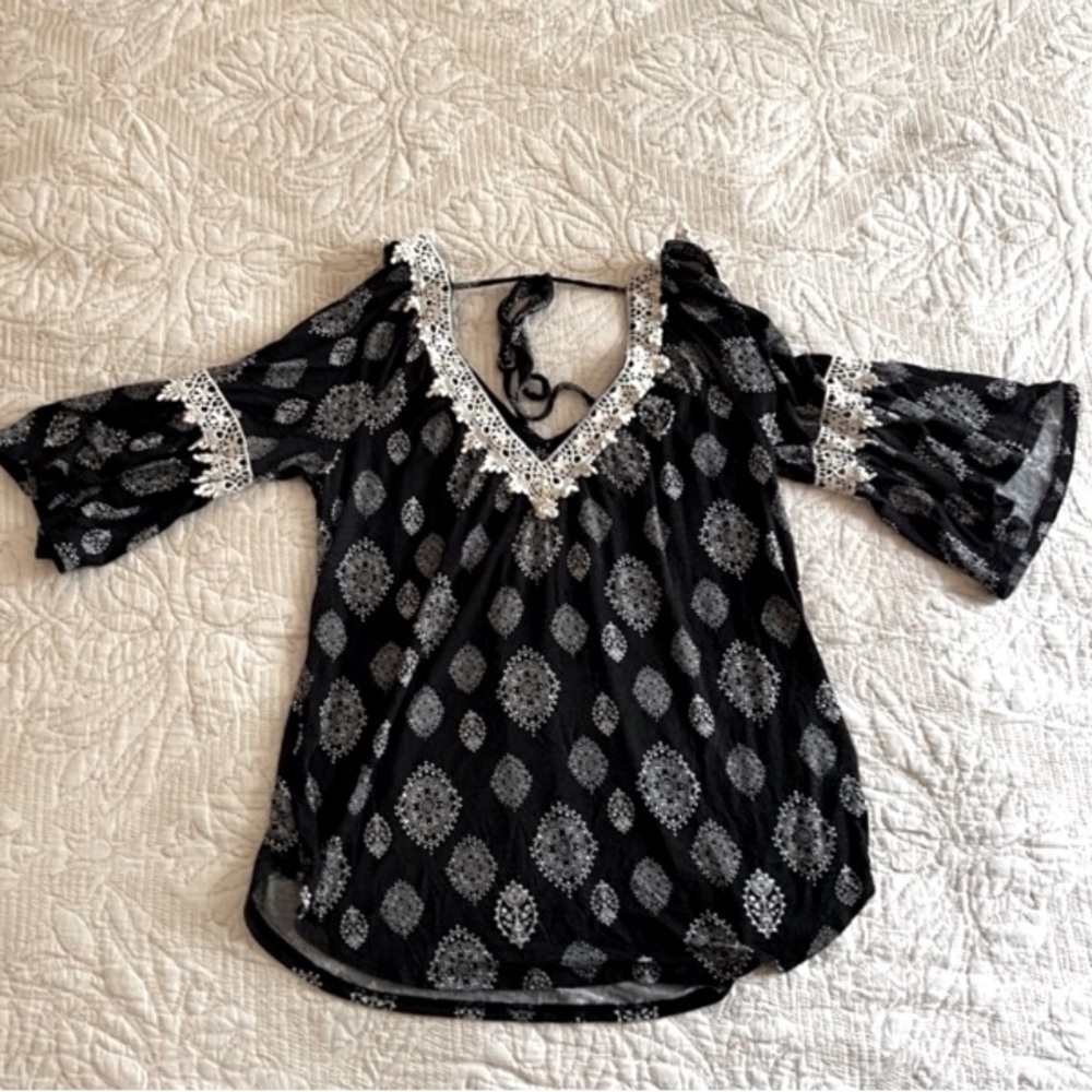 G COLLECTION - Cold Shoulder Boho Top